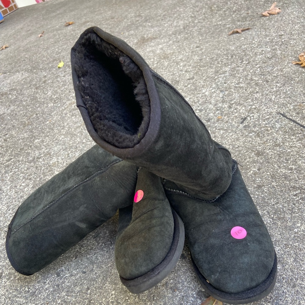 Uggs - Picture 2 of 2